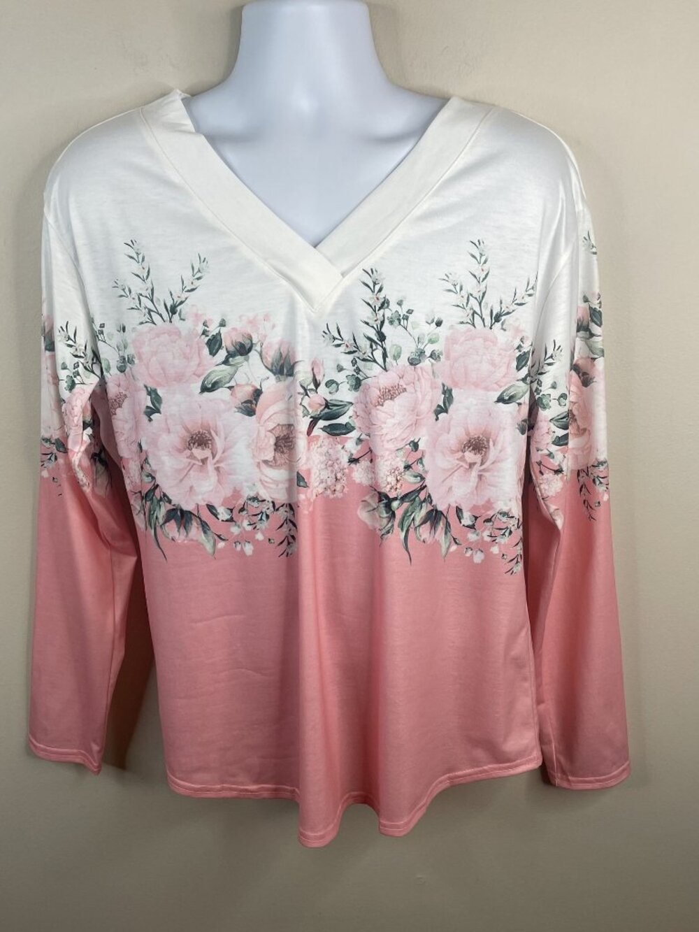 Womens Rose Floral Feminine Casual Pullover‎ Top NWT Large Travel Stretch Knit